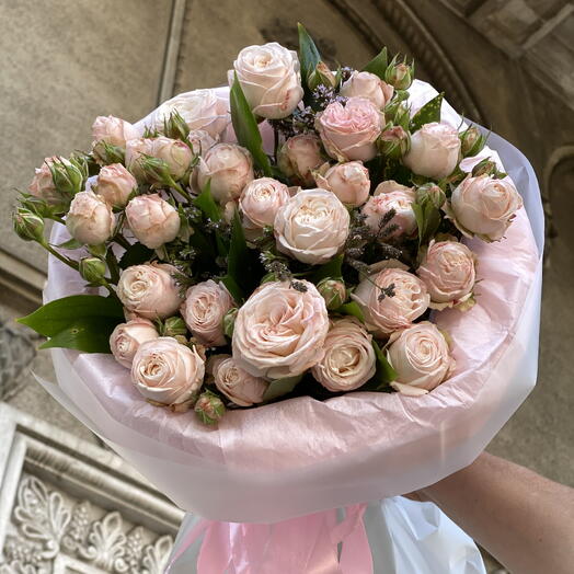 Pink whisper, букет из пионовидных кустовых роз