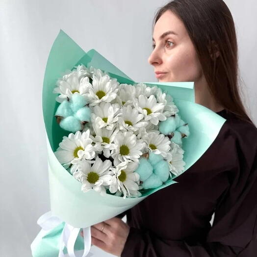 Букет хризантем и хлопка