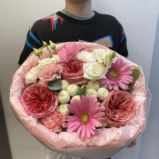 Пышный букет с пионовидными розами