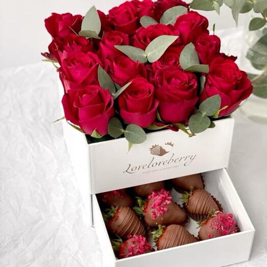 Клубника в шоколаде с розами 🌹