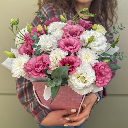 Микс нежной Эустомы в коробке + сладкий подарок 🎁