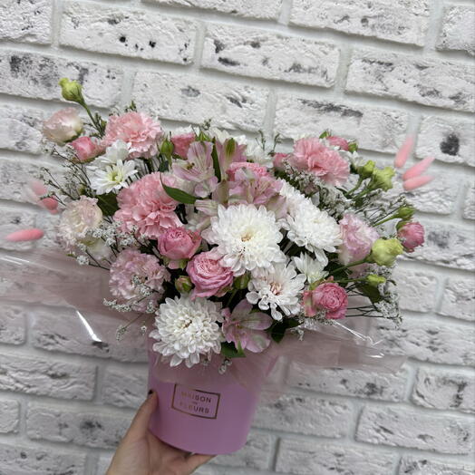 Сборная композиция с диантусом и кустовой розой «Pink»