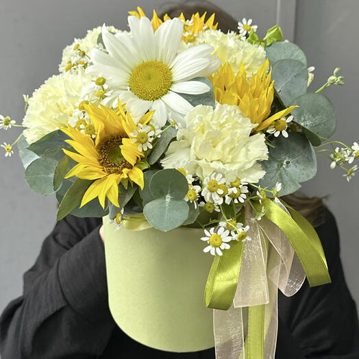 Композиция в желтых оттенках с Ромашкой, лимонным Диантусом и Подсолнухом 💛