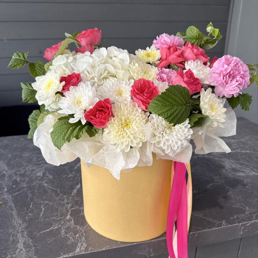Цветы в золотой коробке 🌸