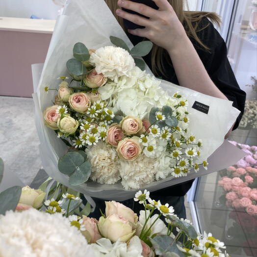 🌼 Букет с ромашкой Bloom room, кустовая Роза