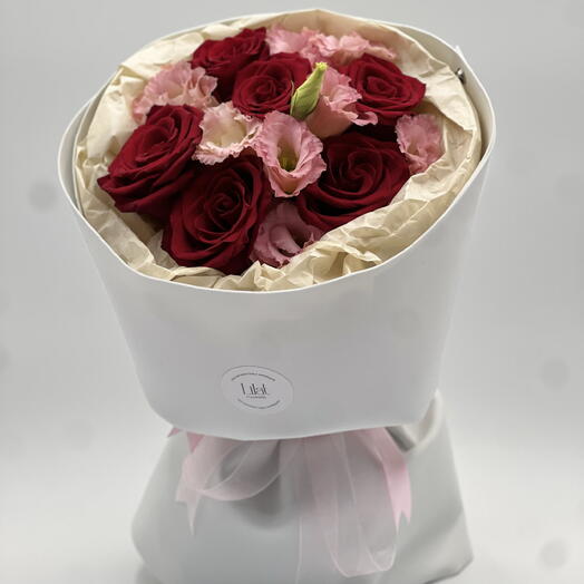 Bouquet with Roses and Lisianthus