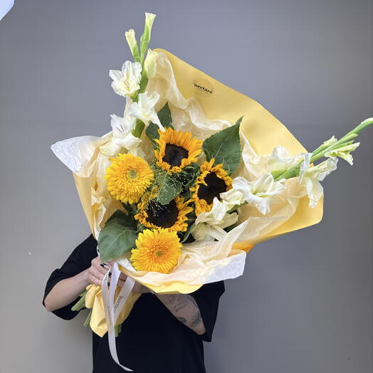 Авторский букет с подсолнухами, герберами , гладиолусами 🌼