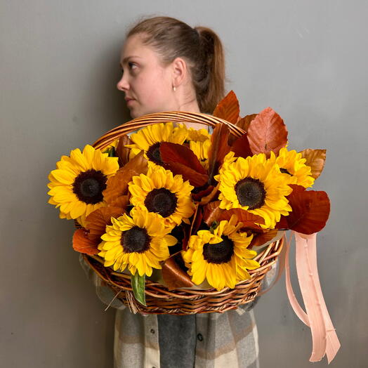 Букет живых цветов в корзине из подсолнухов, цвет жёлтый, 15 штук, арт 22 Kimbirly Flowers