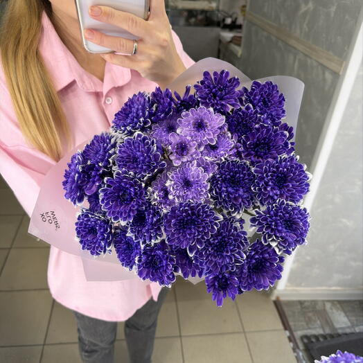 Монобукет с фиолетовыми хризантемами (5 веток) от XOFLOWERS