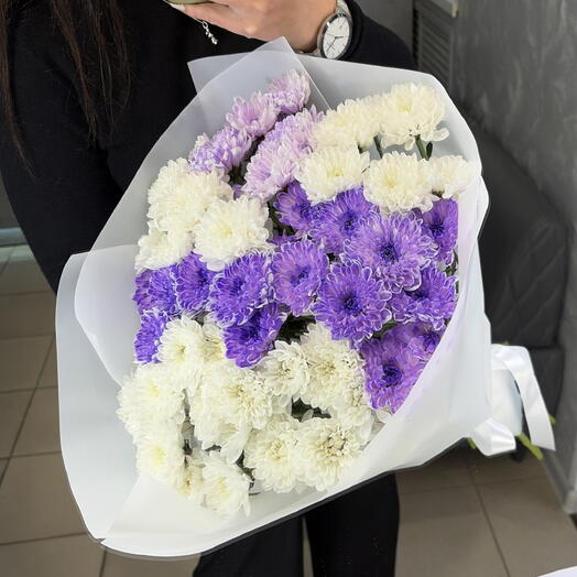 Букет из лавандово - белых хризантем от XOFLOWERS