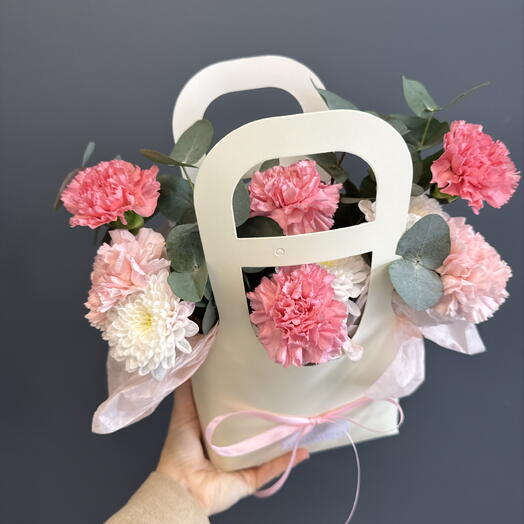 Нежная композиция в сумочке 🌸🤍
