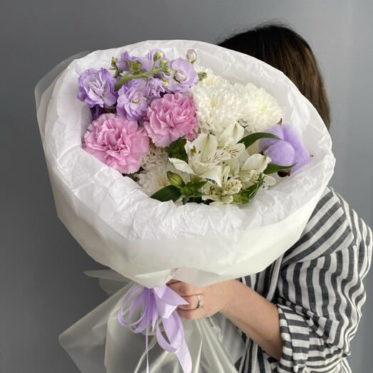 Букет комплимент 💜 ароматная маттиола 🌿 розовые диантусы 🌸 альстромерия 🩷