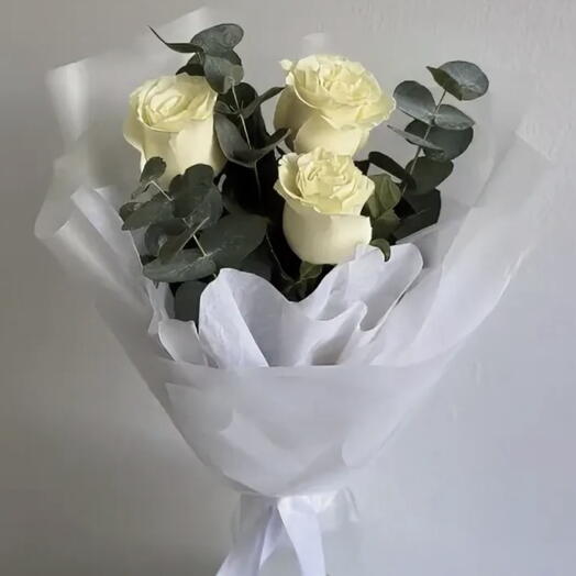 Букет с белыми розами
