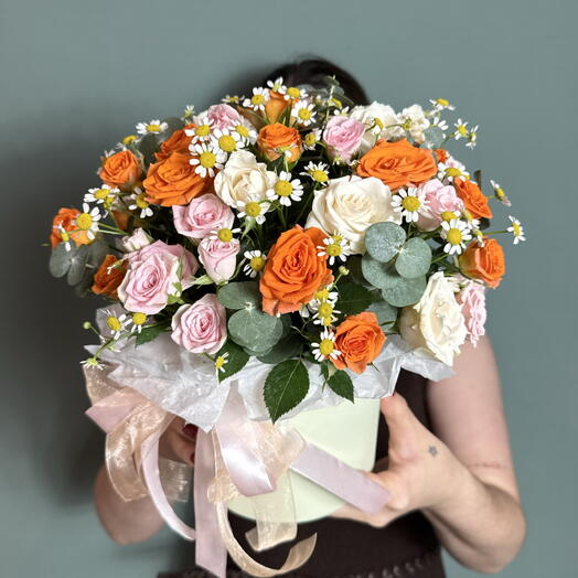 Микс кустовых роз в шляпной коробке💕