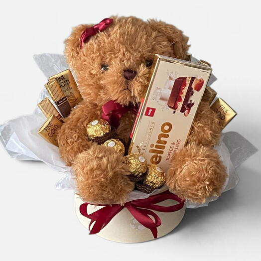Сладкий подарок Ferrero с плюшевым мишкой