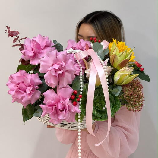 Floral arrangement "Sunny Velvet"