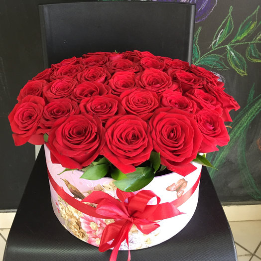 Roses in hat box
