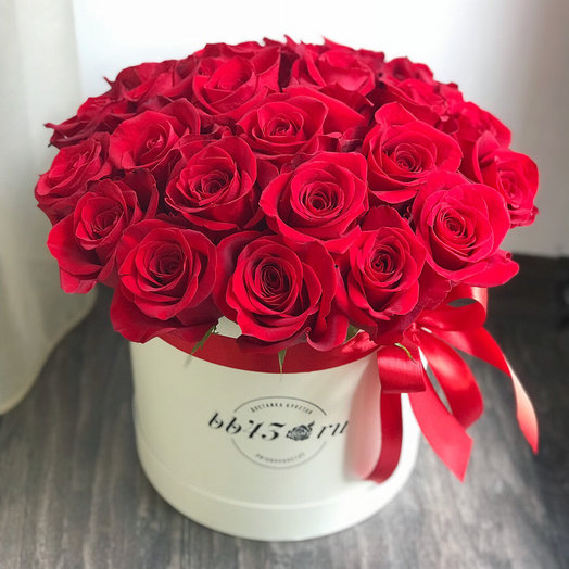 25 rosas rojas en una Caja de sombrero