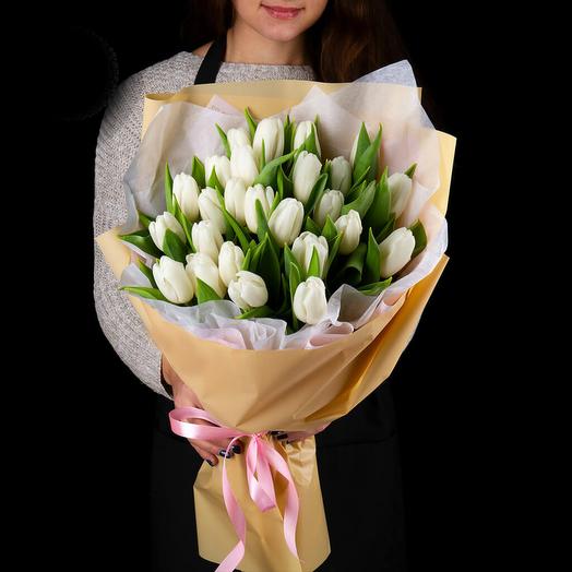 Bouquet of white tulips 5