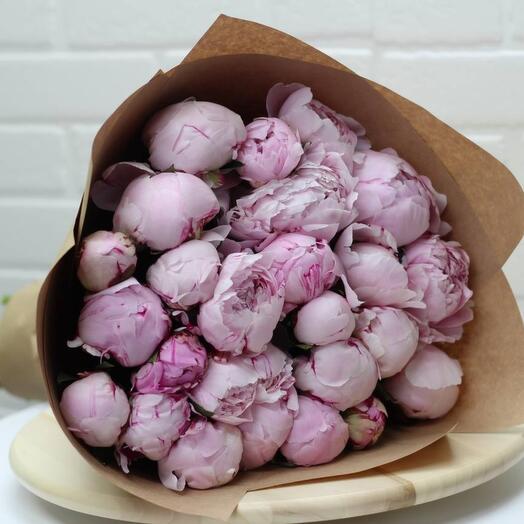 A bouquet of 25 fragrant peonies