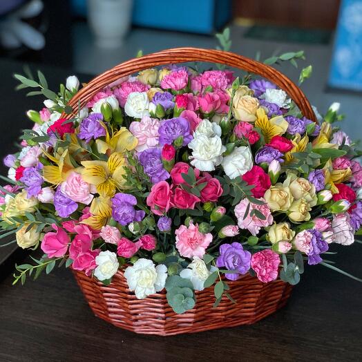 Композиция "Arrangement of carnations"