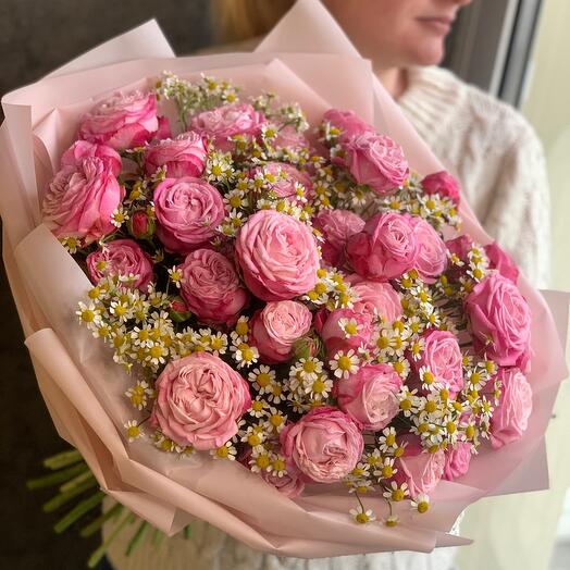 Roses in daisies