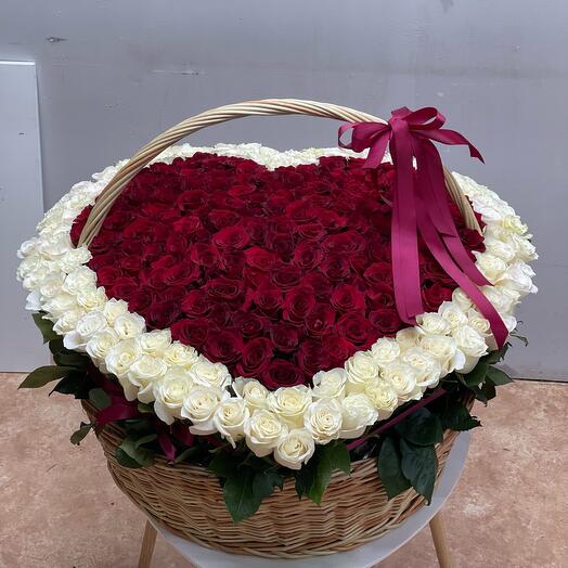 Ecuadorian roses in a basket