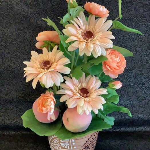 Peach fragrance (Composition of decorative flowers)