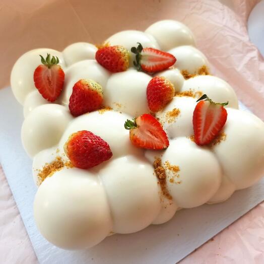 Медовик с брусникой