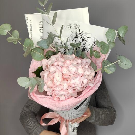 Hortensia rosa y eucalipto Bouquet 42 Flowers Holiday