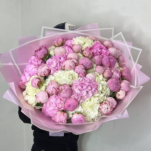 Гортензии с пионами