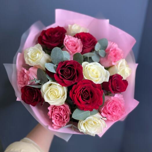 Rosa con eucalipto