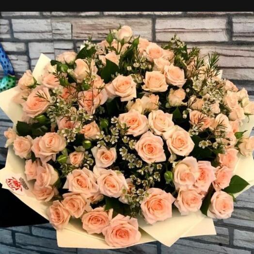 Букет из кустовых роз