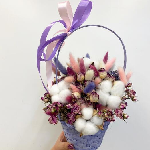 Cesta con flores secas