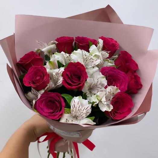Ramo de rosas con alstroemeria