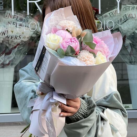 Нежный букет с пионами, розами, диантусами🤗🌸
