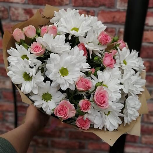 Bouquet "Anris" of bush roses and chrysanthemums