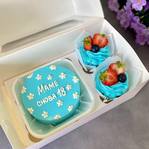Regalo de cumpleaños para mamá: pastel de Bento y dos cupcakes