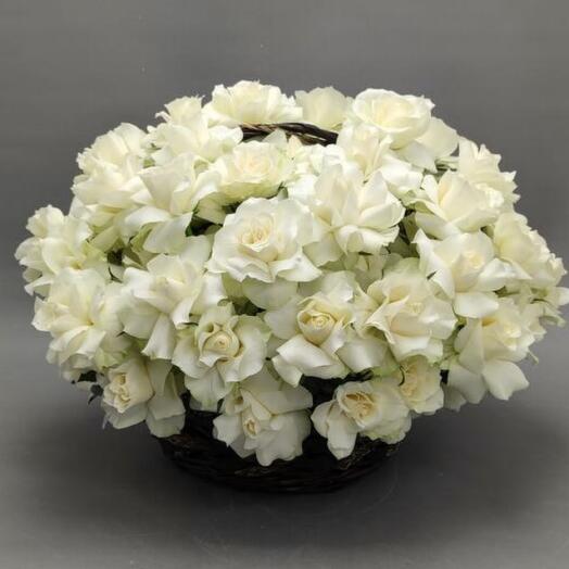 45 французских роз в корзине