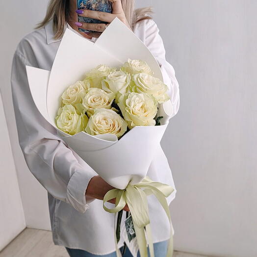 Ramo de 9 rosas blancas altas por paquete