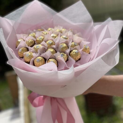 Женский букет из конфет Ферреро Роше Ferrero Rocher