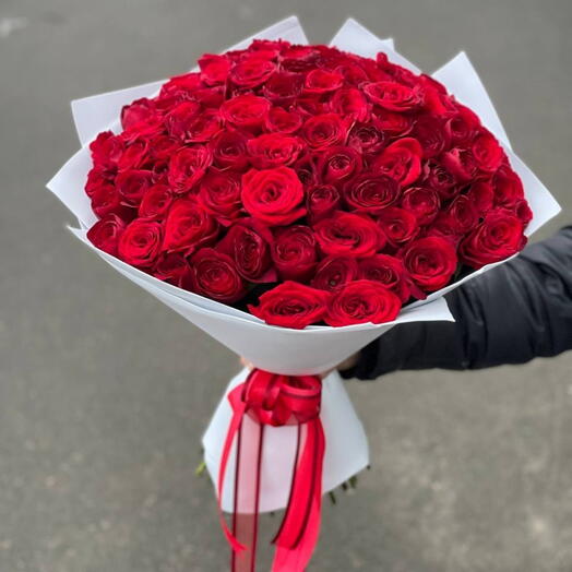 101 красная роза в белом фоамиране