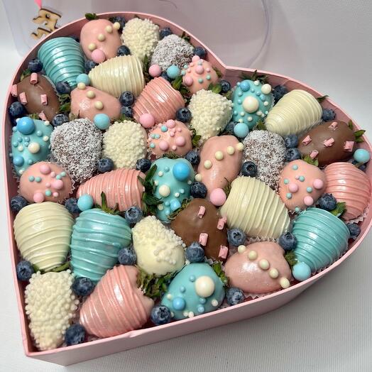 Сердце из клубники