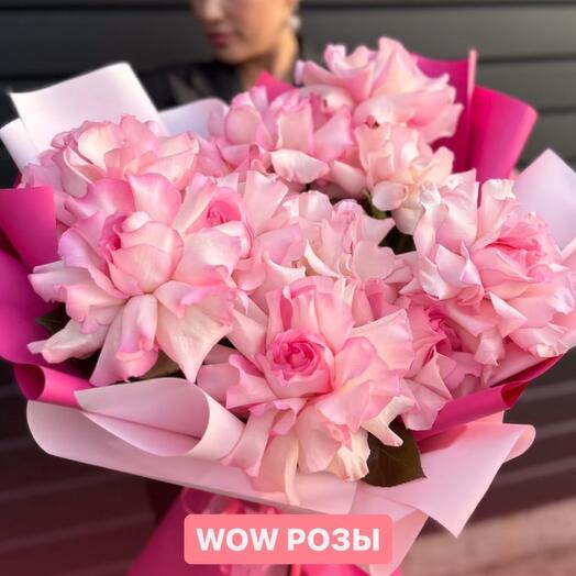 11 WOW Роз в объемной декоративной упаковке