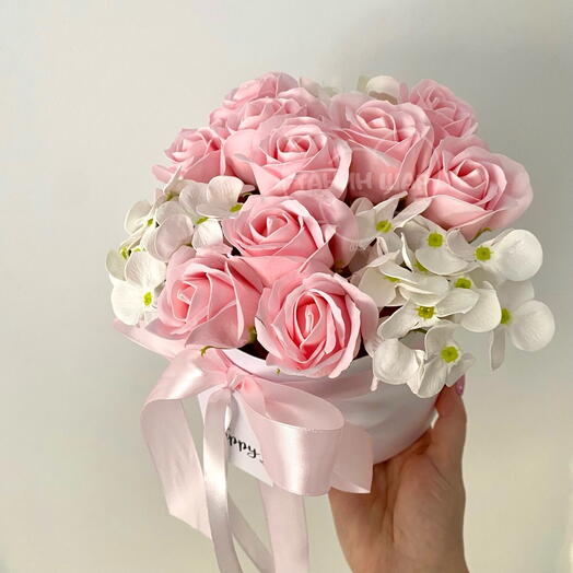 Flowers with a personalized balloon