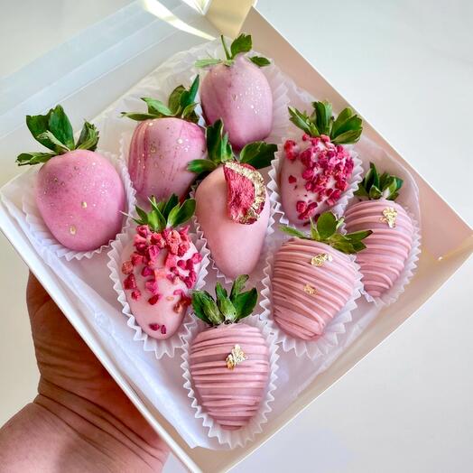 9 strawberries in Belgian chocolate