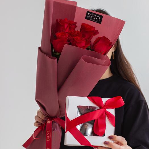 7 метровых роз+ 9 клубники в шоколаде