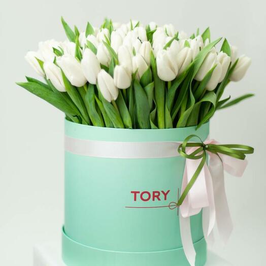 101 white tulips in a hat box