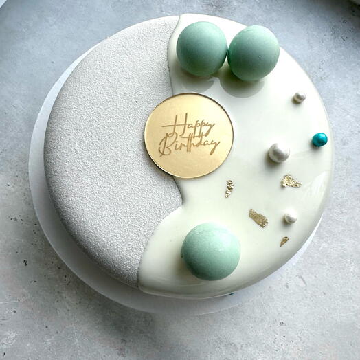 Муссовый торт happy birthday (шоколадные шары)