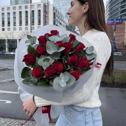 19 red roses